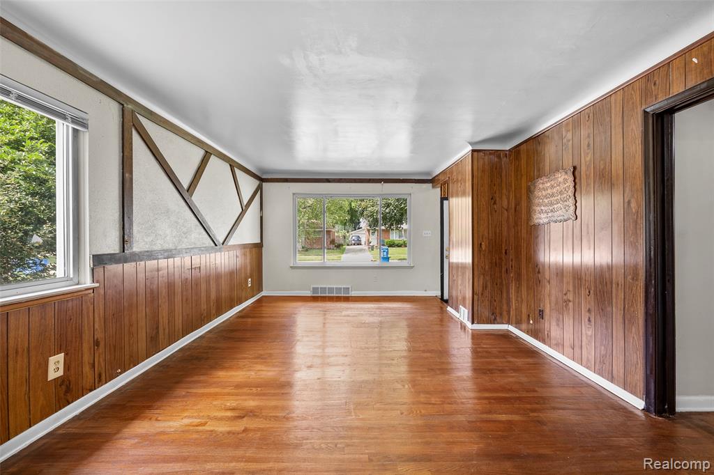 8630 N Evangeline Street, Dearborn Heights, MI 48127 — Photo 10