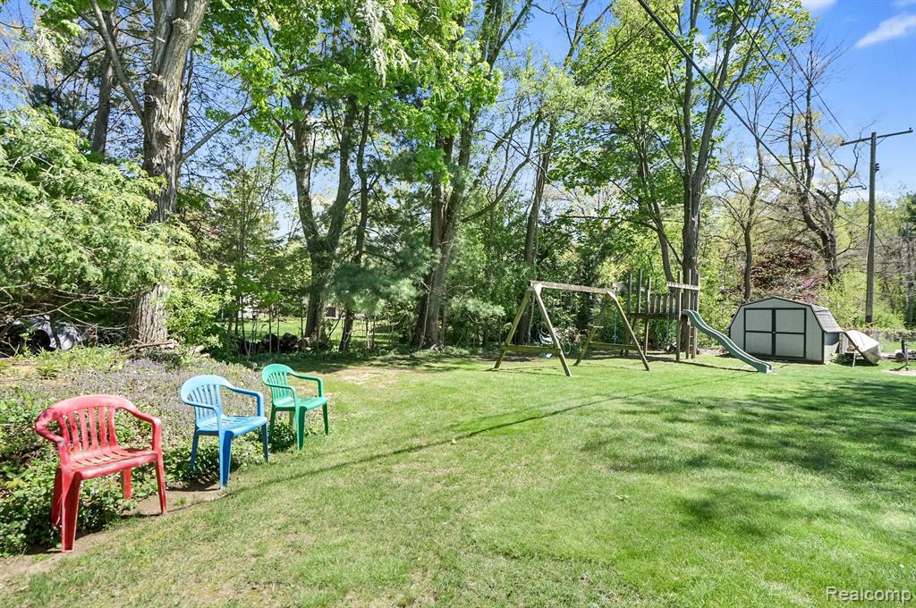 430 CHESTER Court, South Lyon, MI 48178 — Photo 45