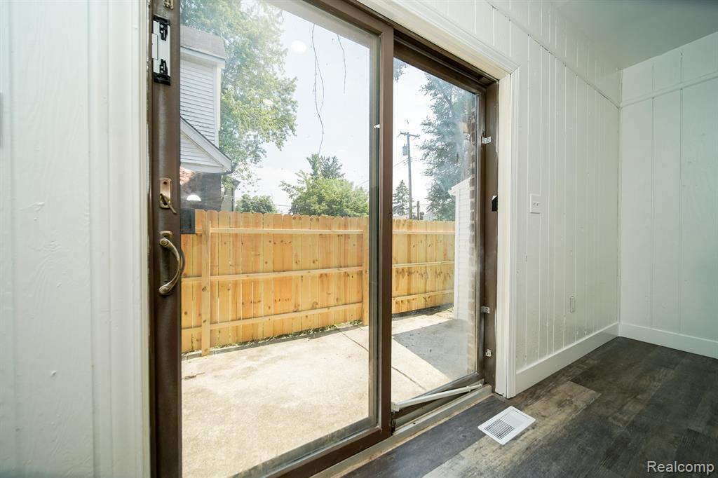 243 Newport Street, Detroit, MI 48215 — Photo 39