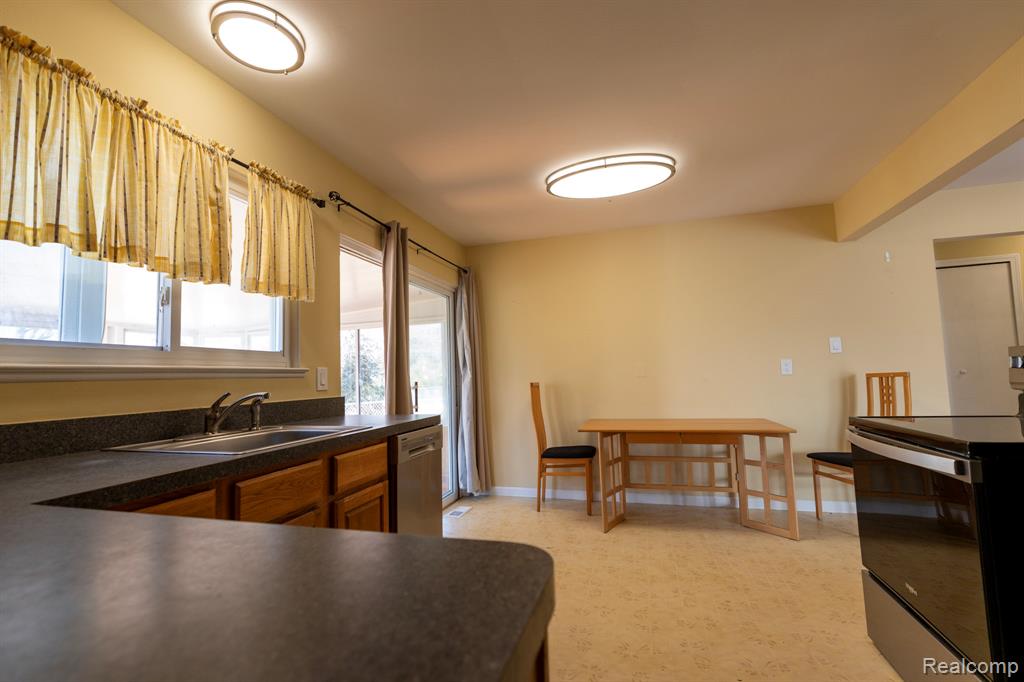 35268 Tilford Street, Rockwood, MI — Photo 9