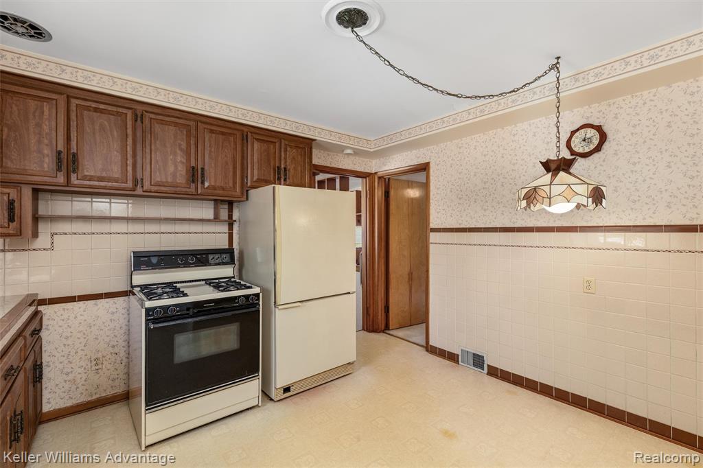7320 Colonial Street, Dearborn Heights, MI 48127 — Photo 12