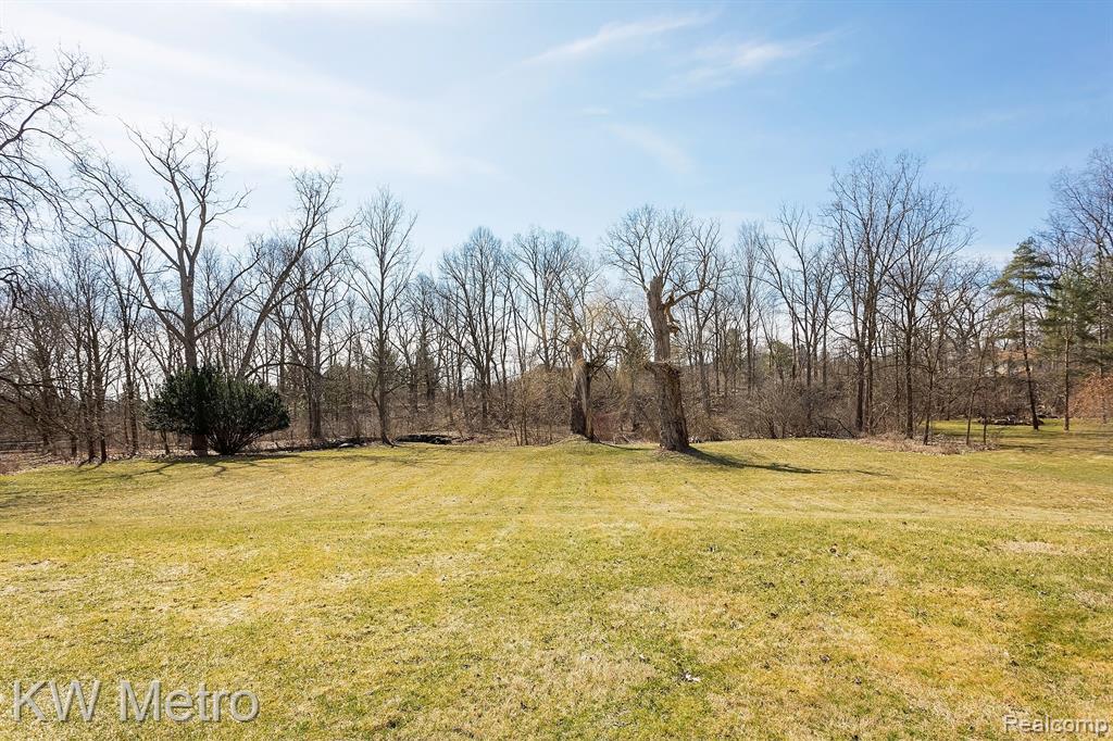 49151 RIDGE Court, Northville, MI 48168 — Photo 32