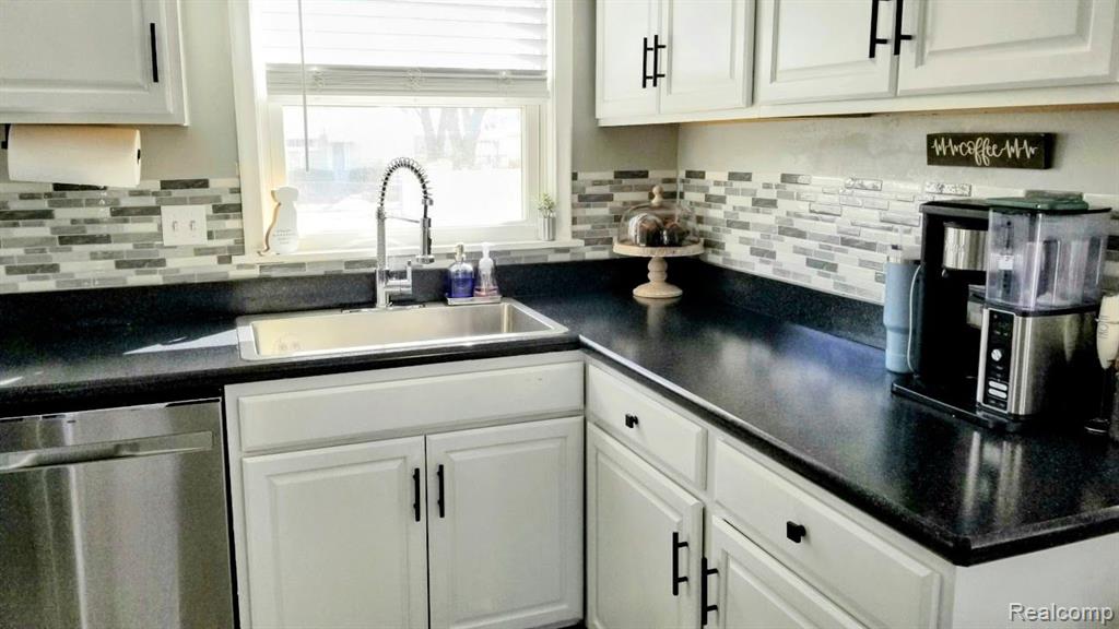 6456 BURNLY Street, Garden City, MI — Photo 8