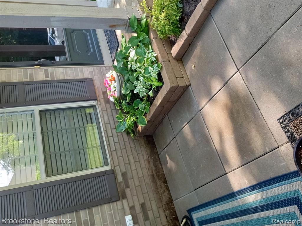 30 Pine Tree Ridge Drive, Waterford, MI, 48327