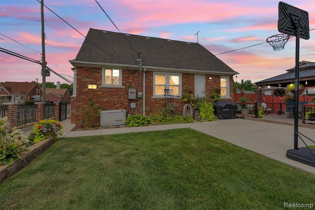 8200 Hartwell Street, Detroit, MI 48228 — Photo 30