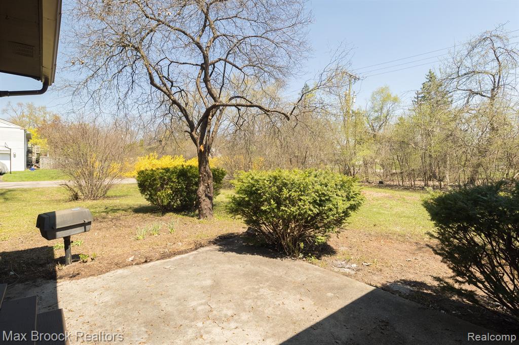 6207 NICHOLAS Drive, West Bloomfield, MI — Photo 39