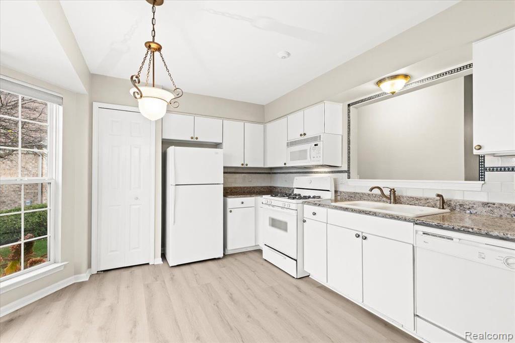 4138 HUNTERS Circle E, Canton, MI 48188 — Photo 13