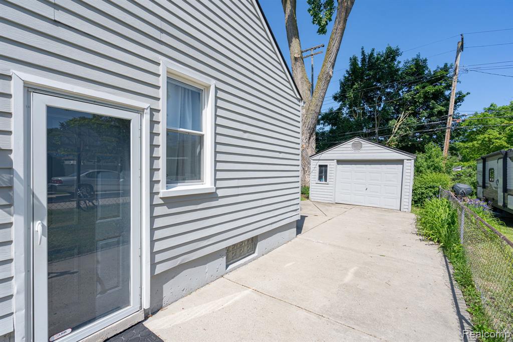 2036 Gardner Avenue, Berkley, MI 48072 — Photo 30