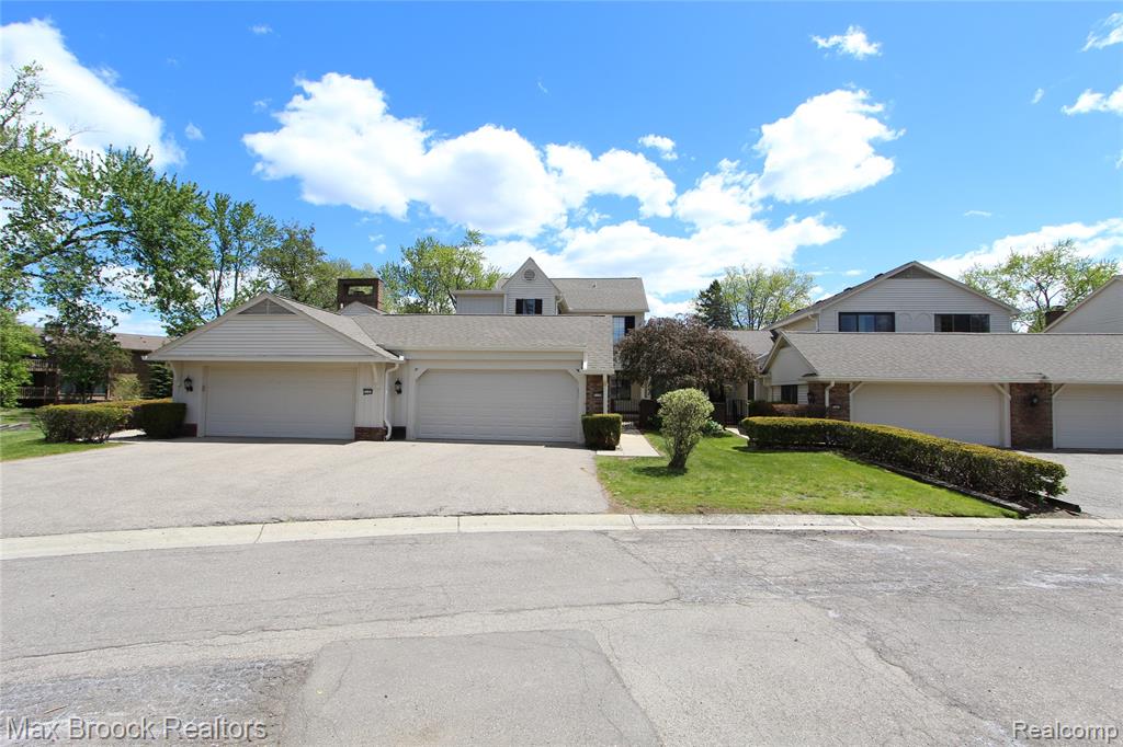 7139 Creeks Crossing, West Bloomfield, MI — Photo 2