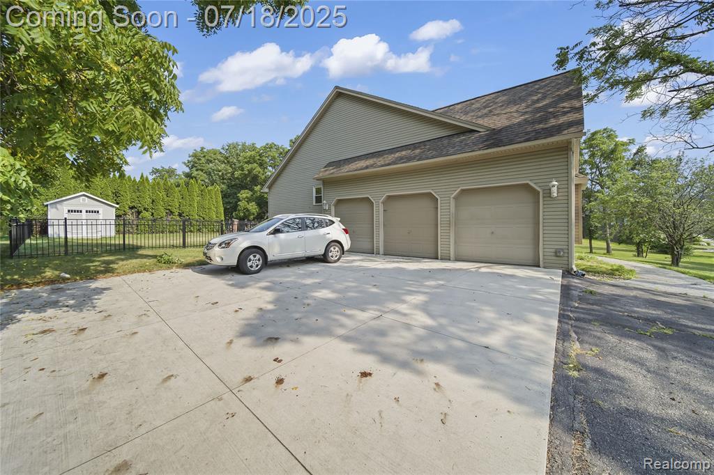 54030 Dequindre Road, Shelby Twp, MI 48316 — Photo 27