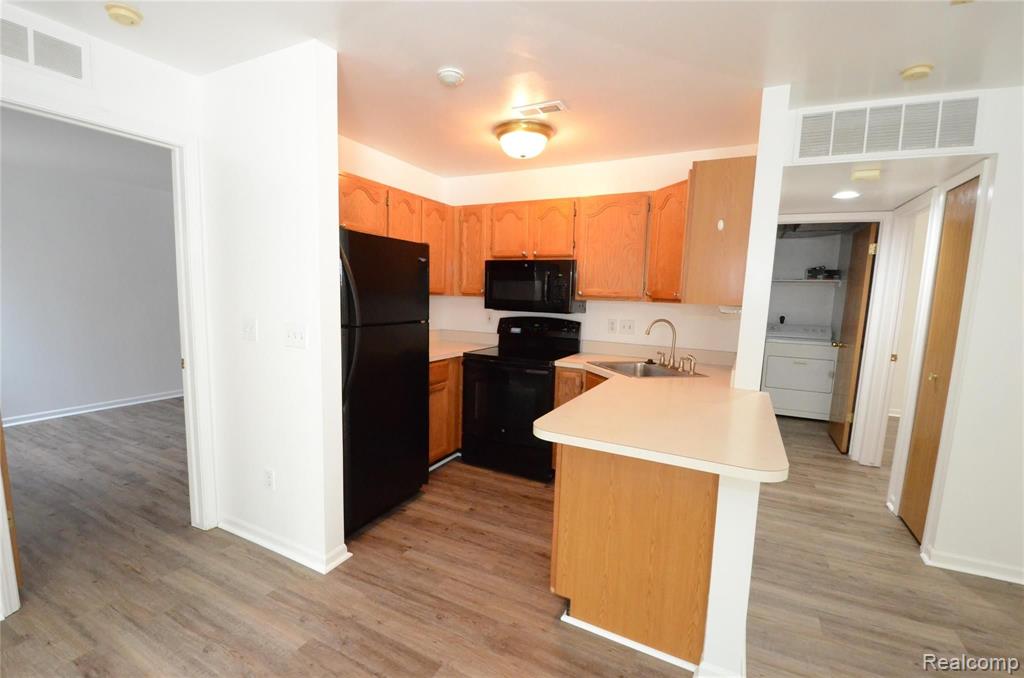 42803 Lilley Pointe, Canton, MI 48187 — Photo 8