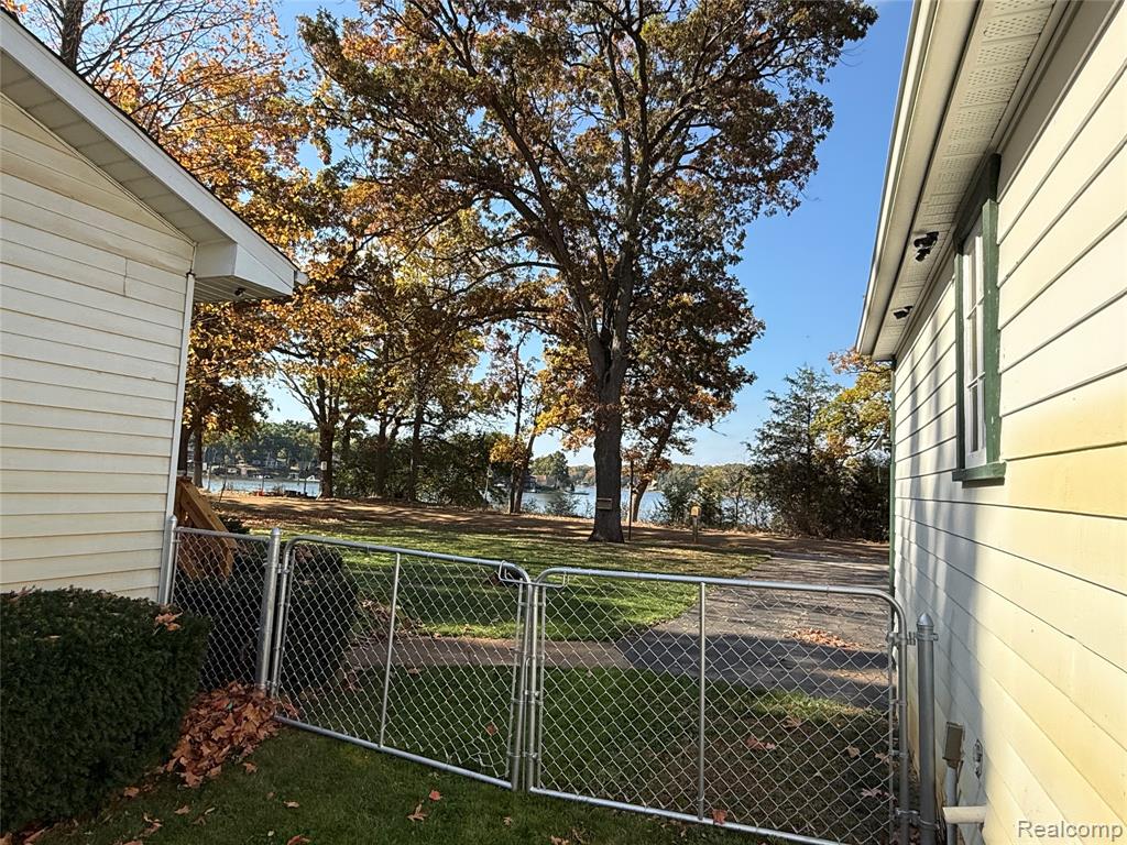 6168 Hillsboro Road, Davisburg, MI 48350 — Photo 25