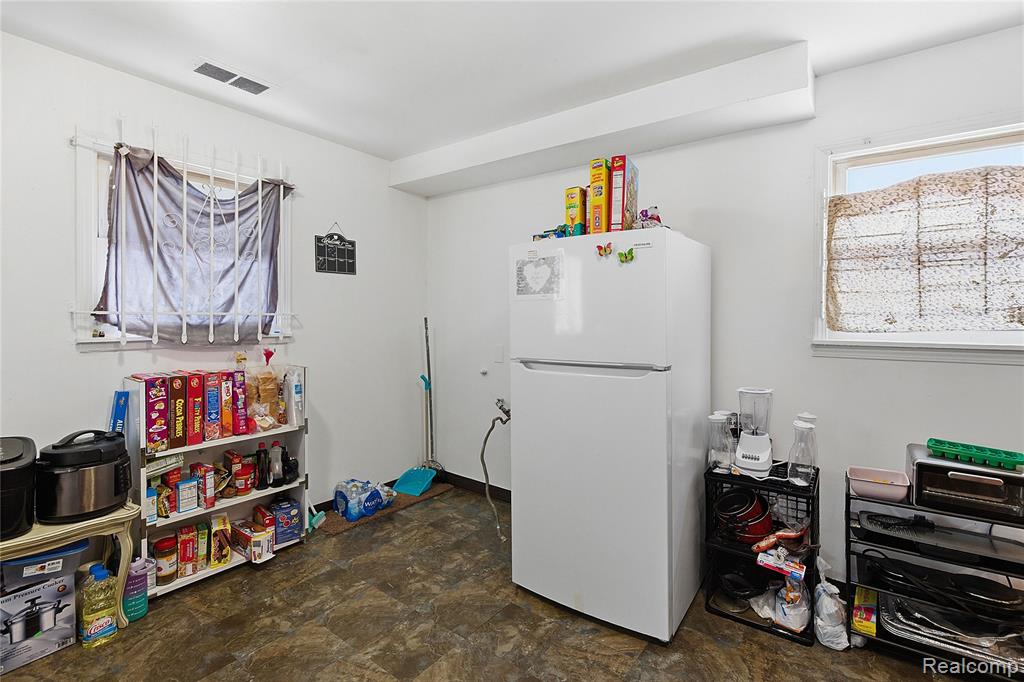 6075 Ashton Avenue, Detroit, MI 48228 — Photo 5
