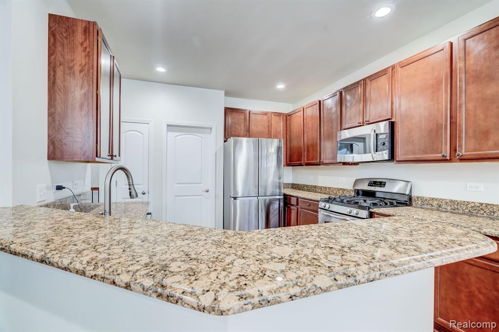 2247 PALMETTO, Commerce Twp, MI 48382 — Photo 7