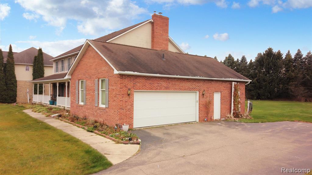 6018 COVERED WAGONS Trail, Flint, MI 48532 — Photo 2