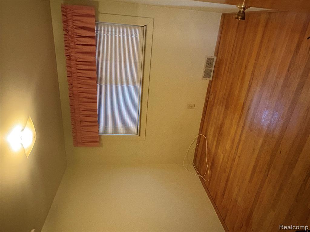 6915 Dover Street, Garden City, MI — Photo 10