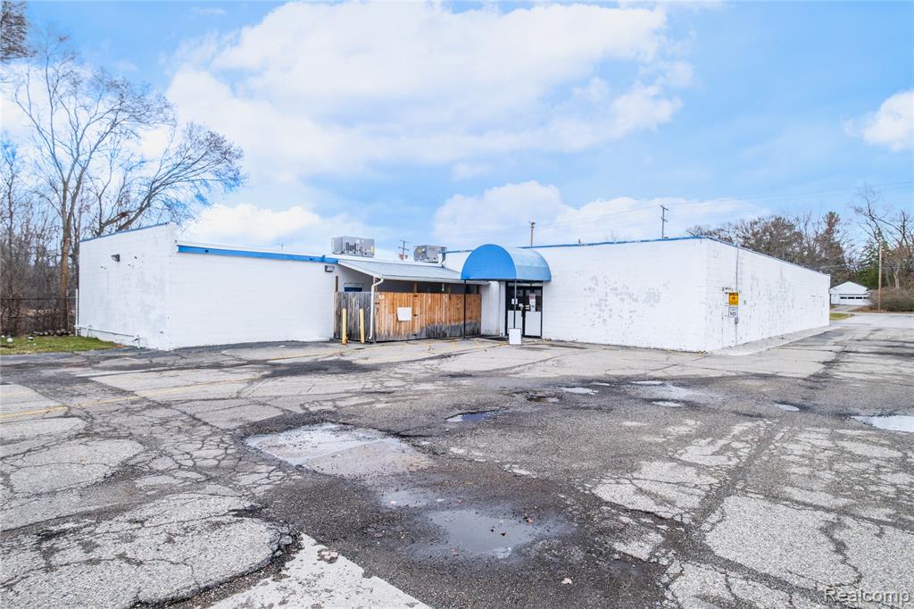 5378 Fenton Road, Flint, MI 48507 — Photo 4