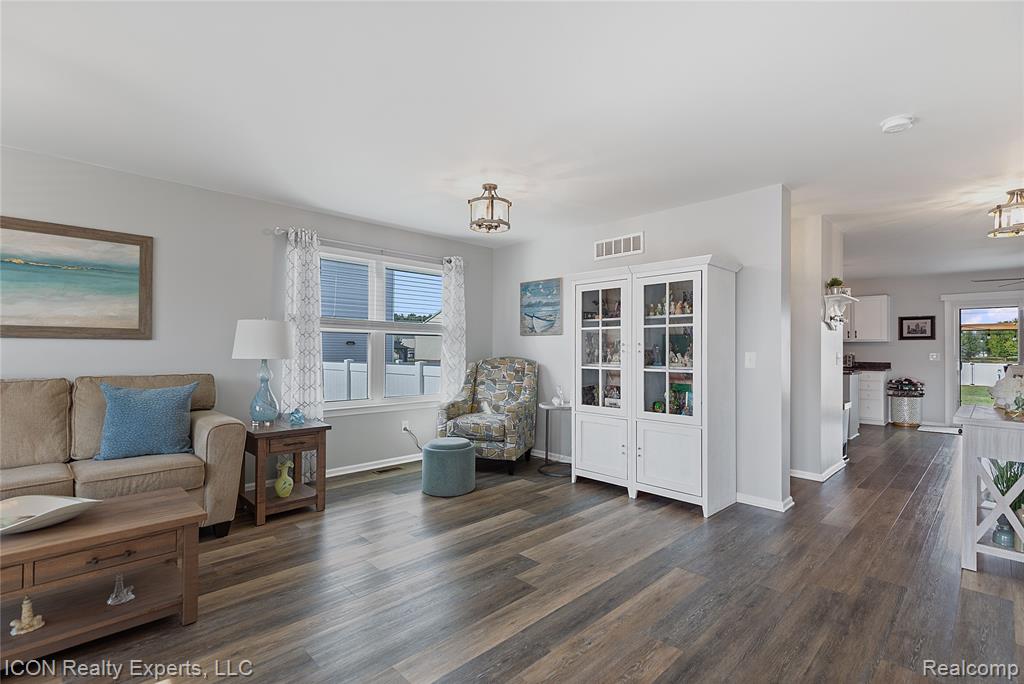 52527 Stafford Drive, Macomb, MI 48042 — Photo 4