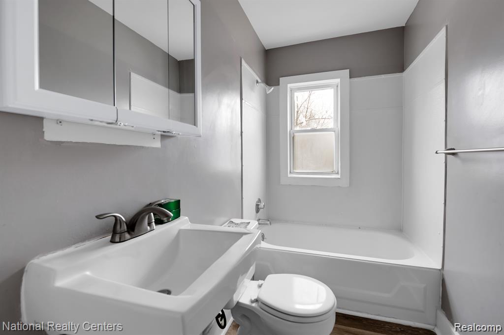 39 E Brockton Avenue, Madison Heights, MI 48071 — Photo 11