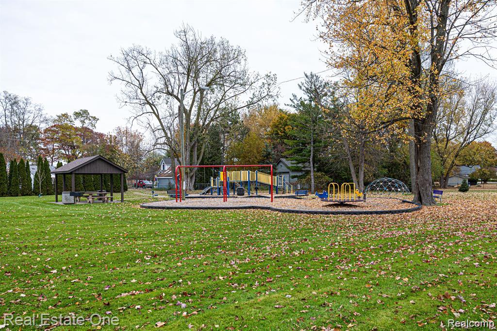 3202 Pridham Street, Keego Harbor, MI 48320 — Photo 30
