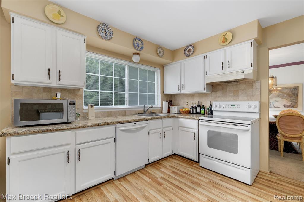 5495 Kingsfield Drive, West Bloomfield, MI — Photo 13