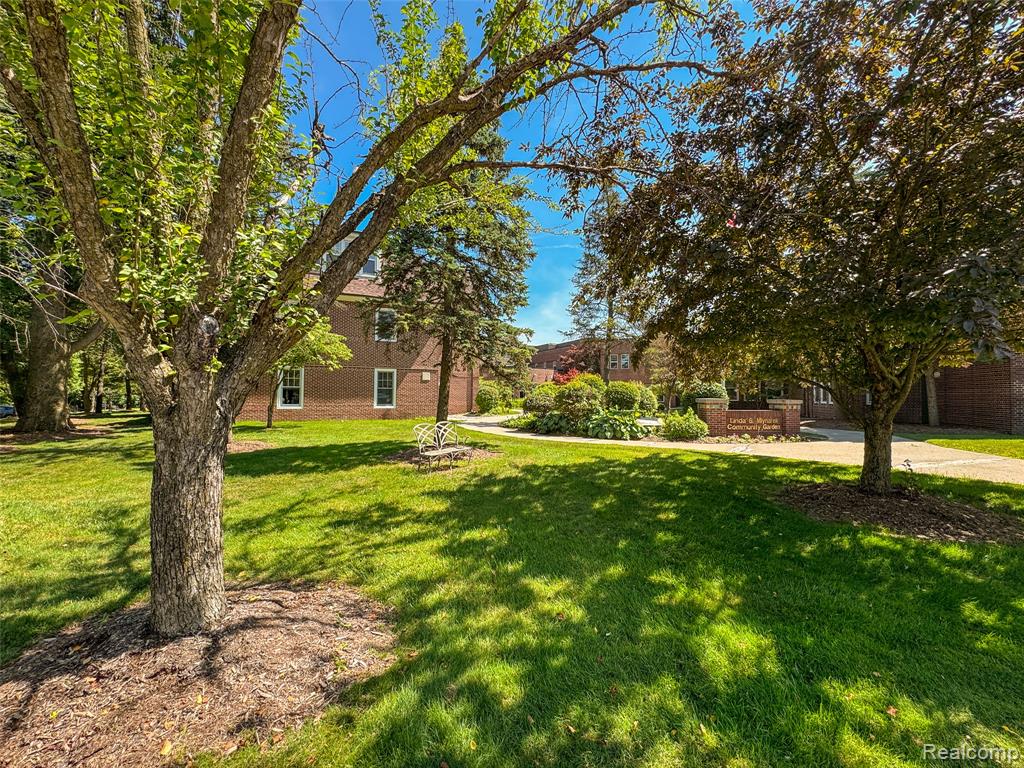 21425 Archwood Circle, Farmington Hills, MI 48336 — Photo 38