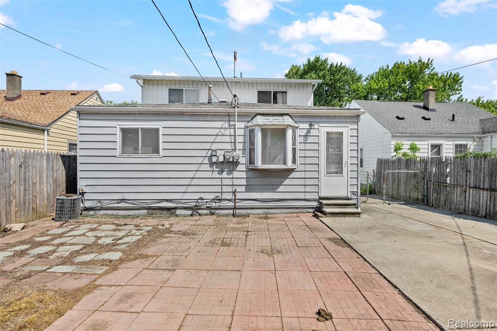 6826 Republic Avenue, Warren, MI 48091 — Photo 7