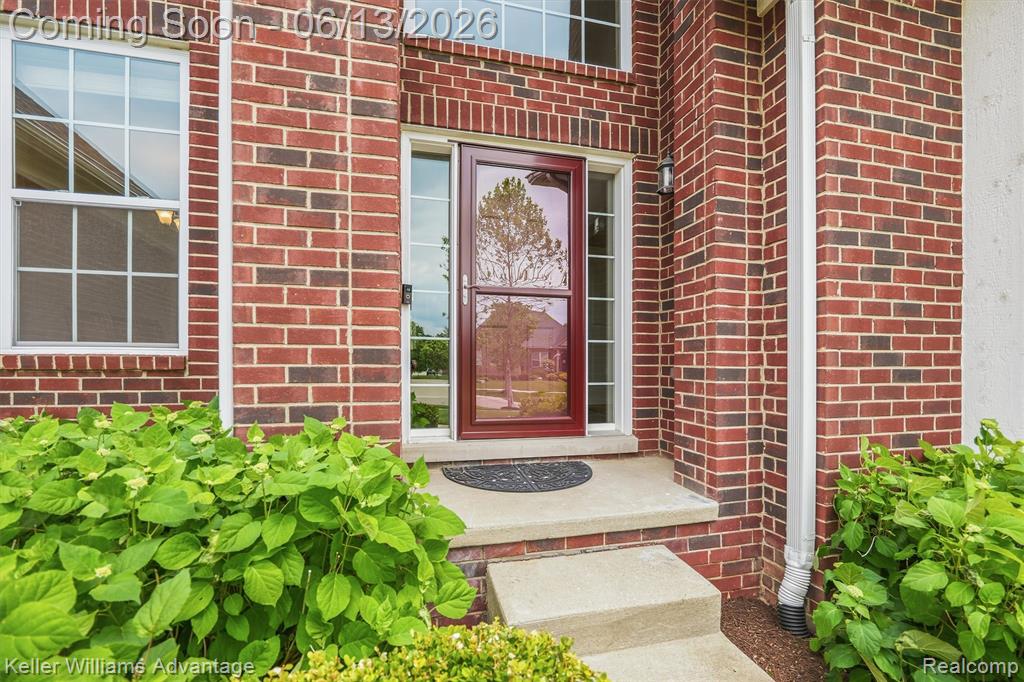 23740 Stoneleigh Drive, South Lyon, MI 48178 — Photo 9