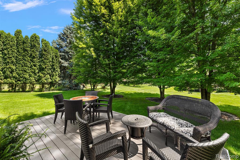 733 LONGFORD Drive, Rochester Hills, MI 48309 — Photo 89