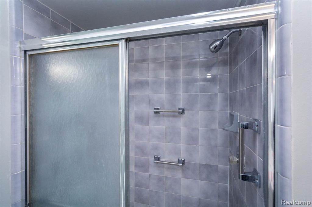 6580 Ridgefield Circle, 202, West Bloomfield, MI — Photo 20