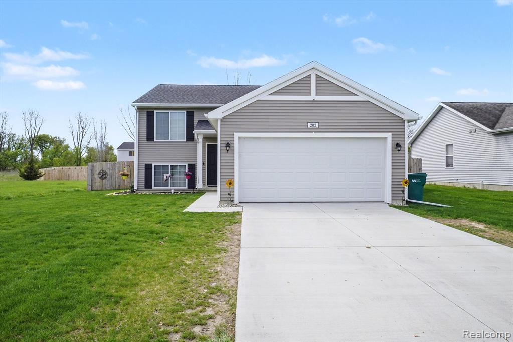 202 Creek Pointe Circle, Durand, MI 48429 — Photo 2