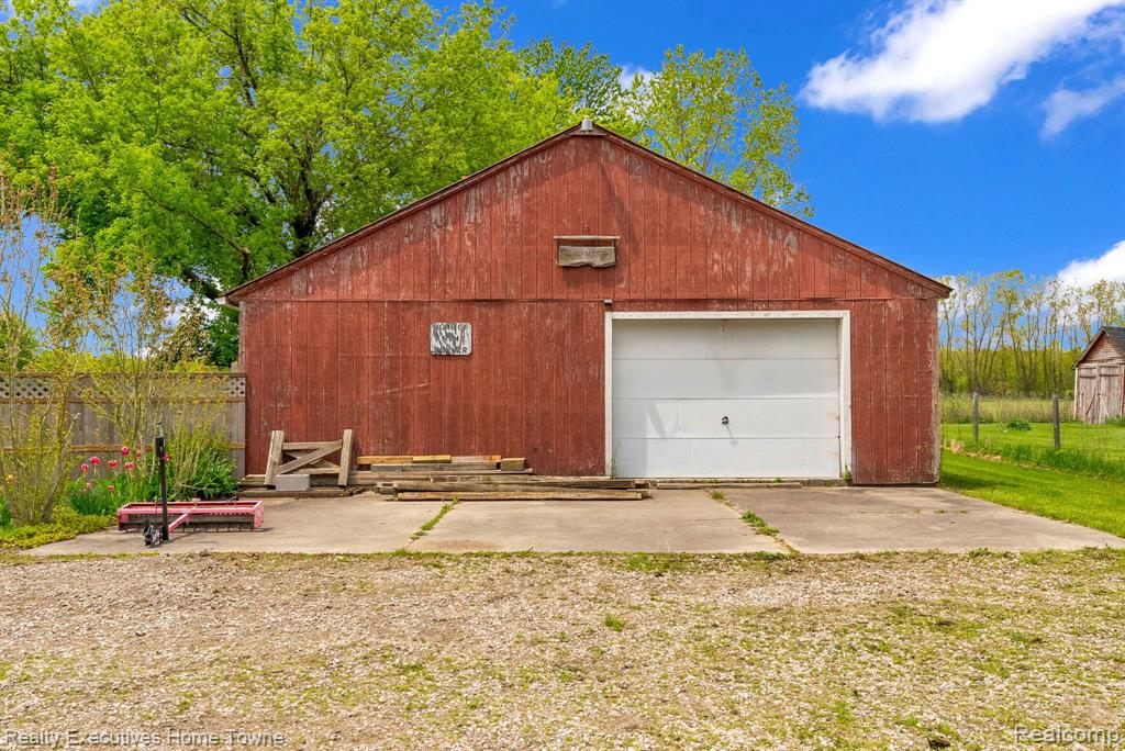 5011 STATE Road, Fort Gratiot, MI 48059 — Photo 37