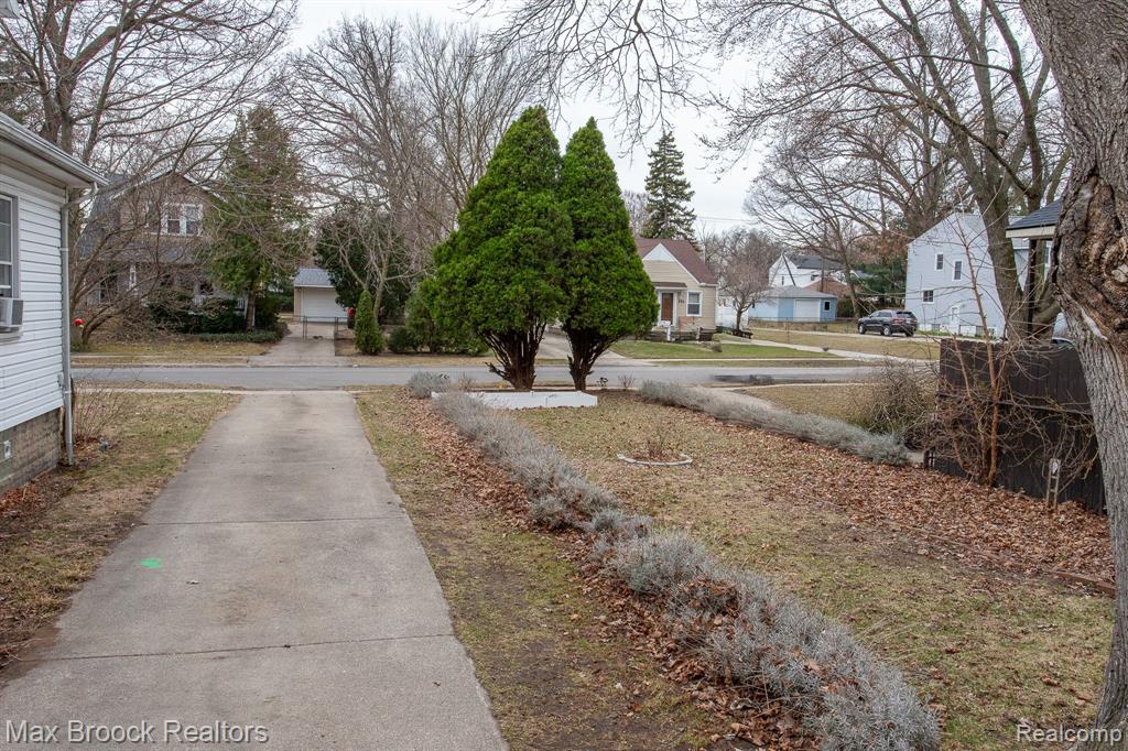 918 ALBERTA Street, Ferndale, MI 48220 — Photo 3
