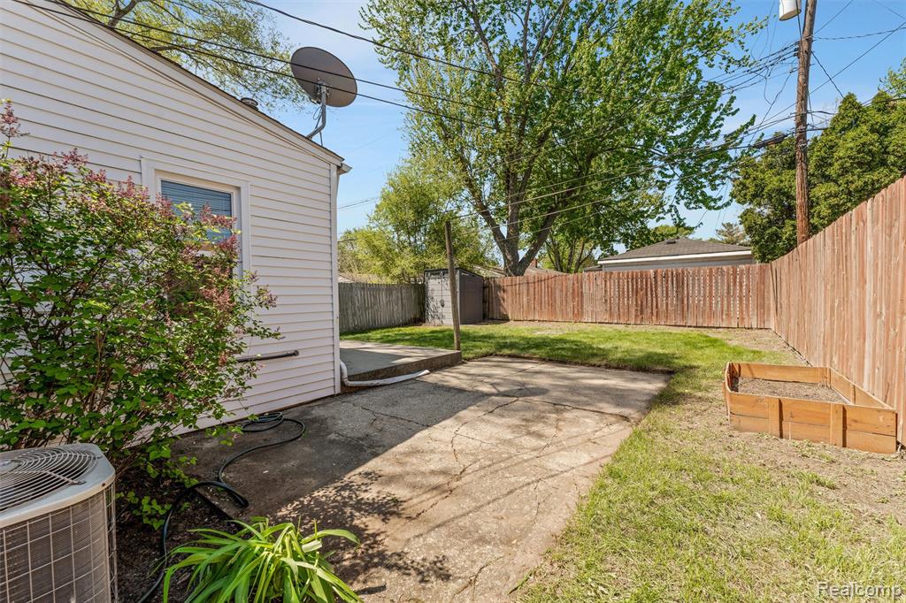 28855 Delton Street, Madison Heights, MI 48071 — Photo 22
