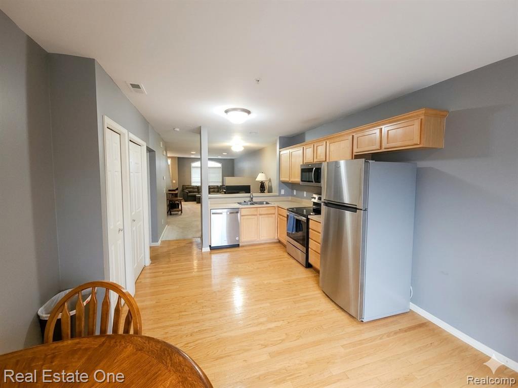 478 Village Lane, Milford, MI 48381 — Photo 8
