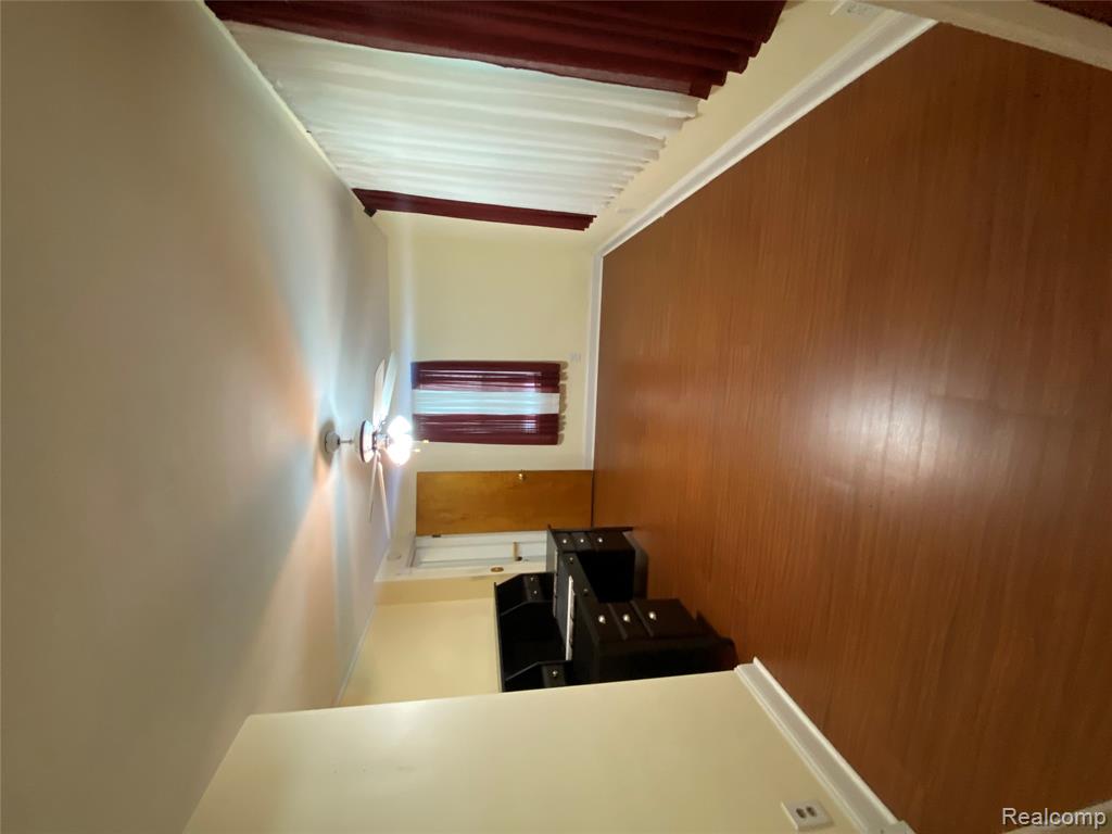 21114 Huntington Avenue, Harper Woods, MI 48225 — Photo 14