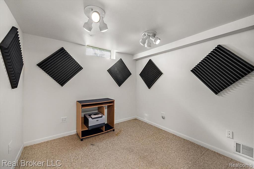 24348 Simmons Drive, Novi, MI — Photo 49