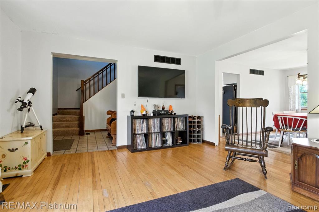 11077 Owosso Road, Fowlerville, MI 48836 — Photo 4