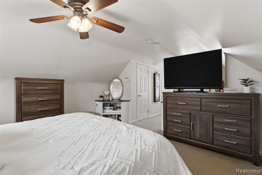 1906 Oxford Road, Grosse Pointe Woods, MI 48236 — Photo 17