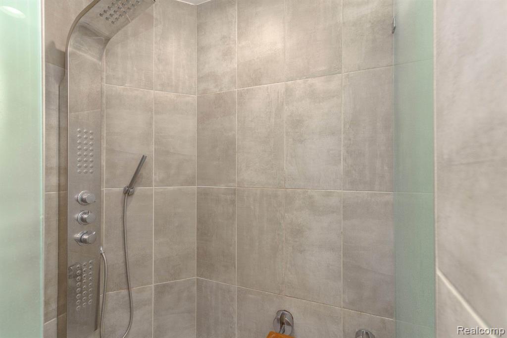 4425 ISLAND VIEW Drive, Waterford, MI 48328 — Photo 41