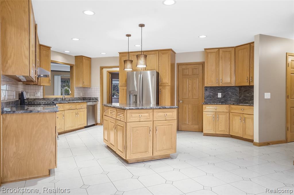 8948 Chestnut Run Drive, Shelby Twp, MI 48317 — Photo 6