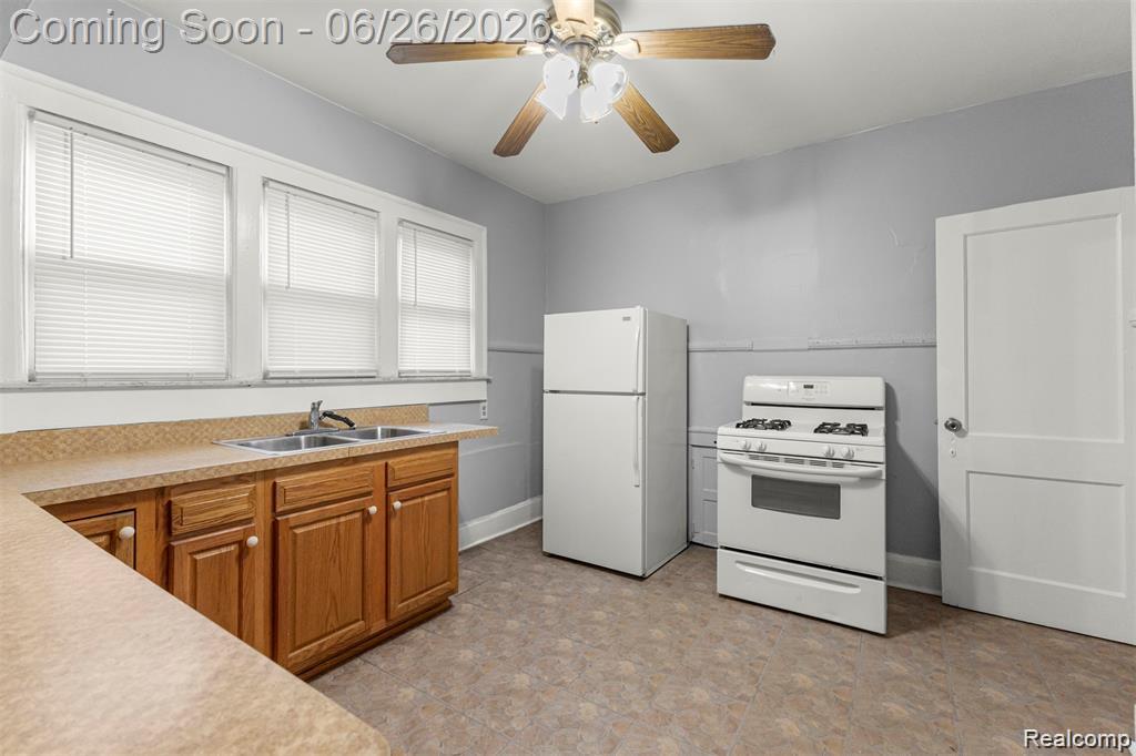 2015 Gladstone Street, Detroit, MI 48206 — Photo 16