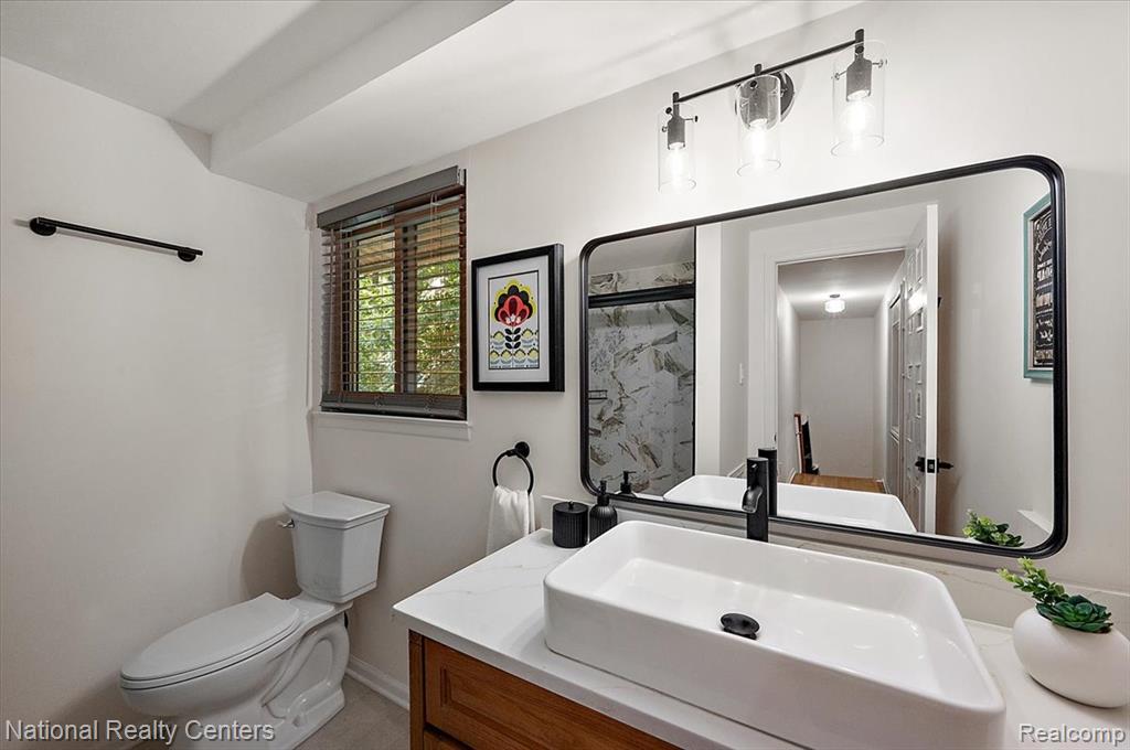 21201 E Chigwidden Street, Northville, MI 48167 — Photo 32