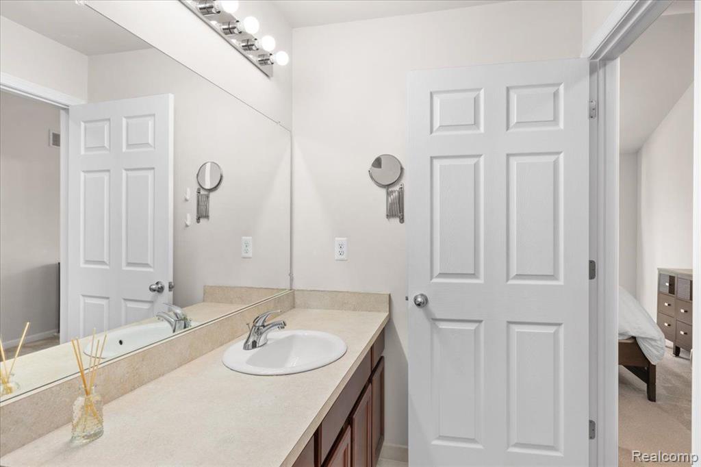 30216 VIEWCREST Drive, Novi, MI 48377 — Photo 26