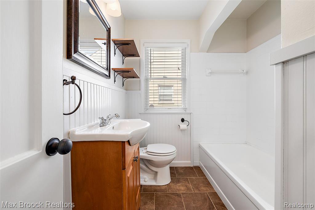 929 Cambridge Road, Berkley, MI 48072 — Photo 17