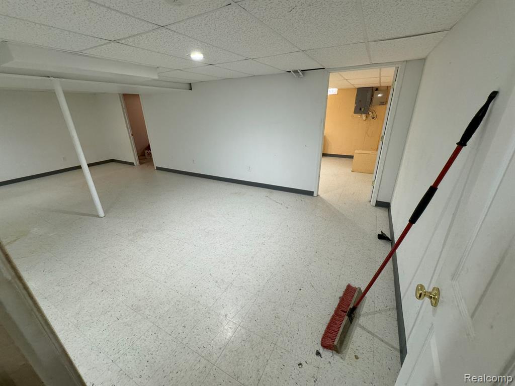490 MOONLIGHT Drive, Pontiac, MI 48340 — Photo 22