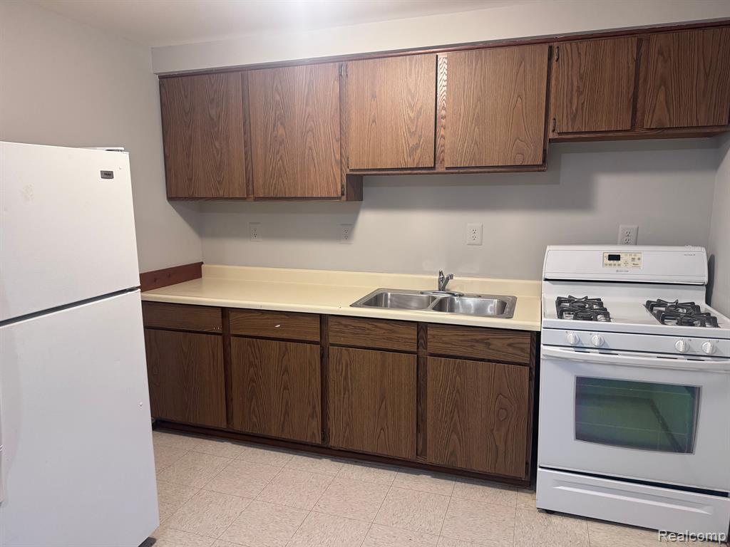 68250 UNIT 3 GRAND TRUNK Avenue, Richmond, MI 48062 — Photo 8