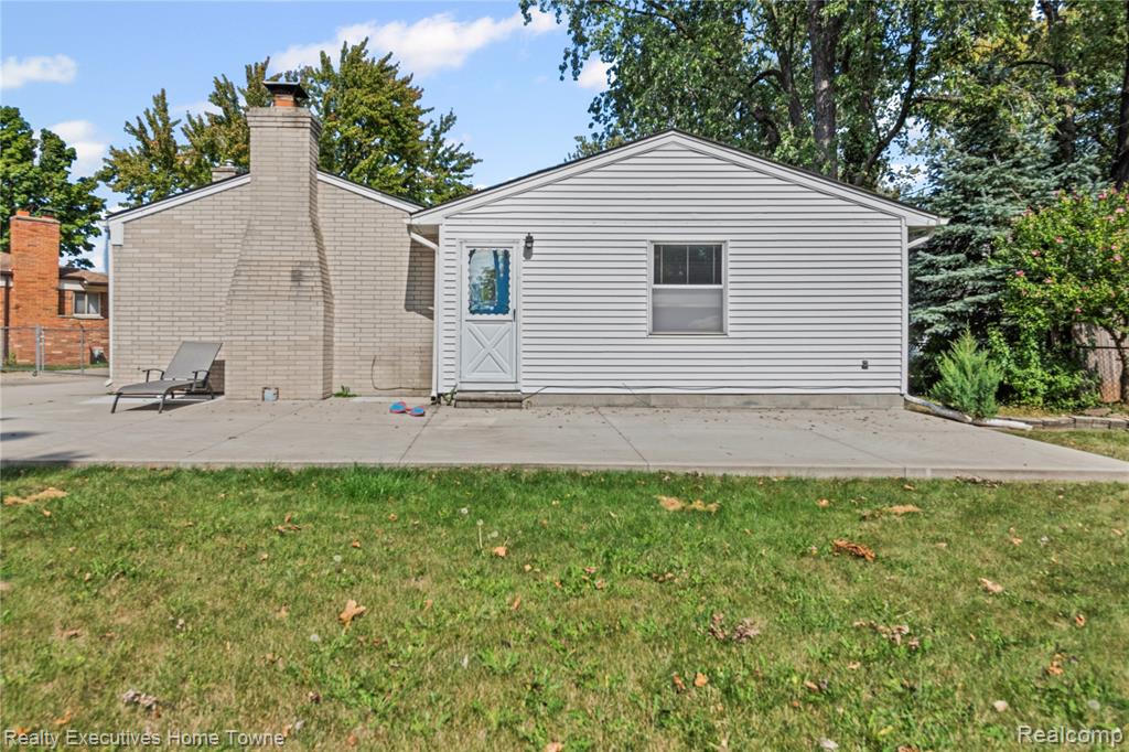 29667 Newport Drive, Warren, MI 48088 — Photo 32