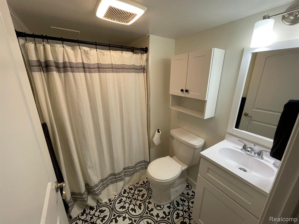 6832 MONTFORT Drive, Canton, MI 48187 — Photo 36