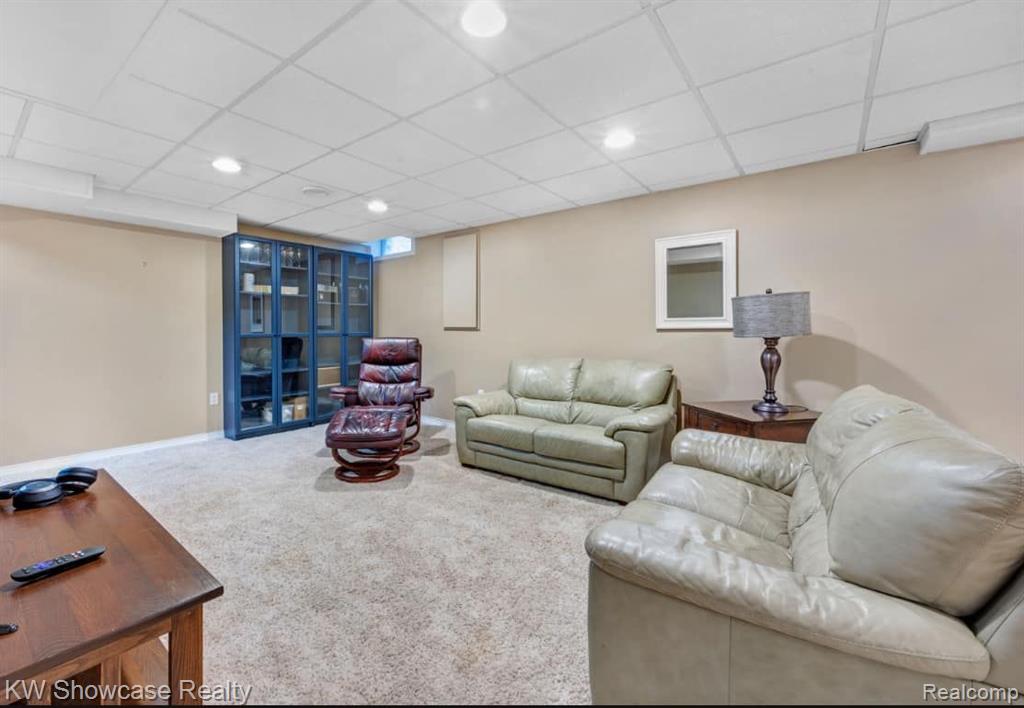 585 TIMBER RIDGE Drive, Highland, MI — Photo 17